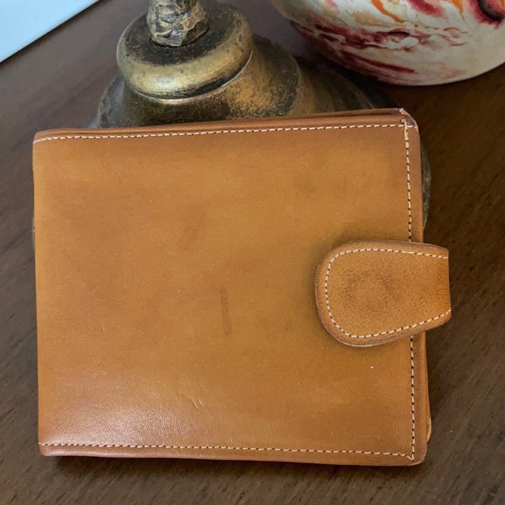 Vintage Women’s Coach French Wallet EXCELLENT CONDITION!